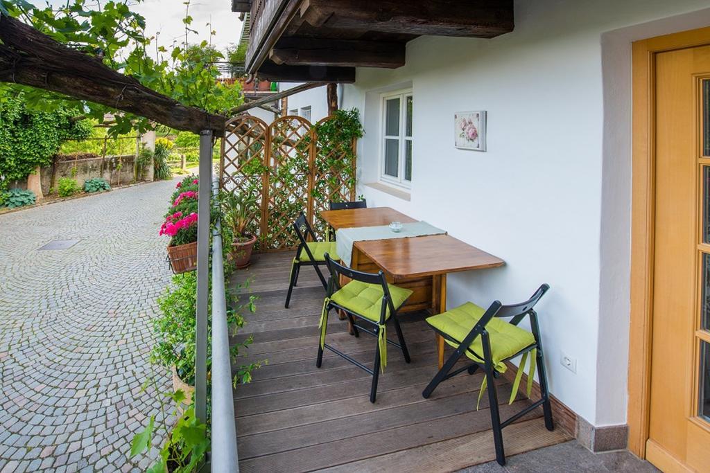 Villa Weingut Pardellerhof Marlengo Exterior foto